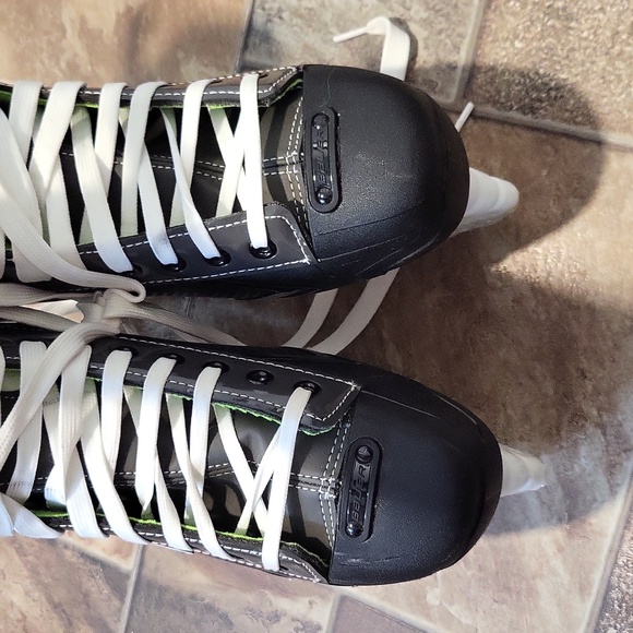 Bauer skates - Picture 2 of 4